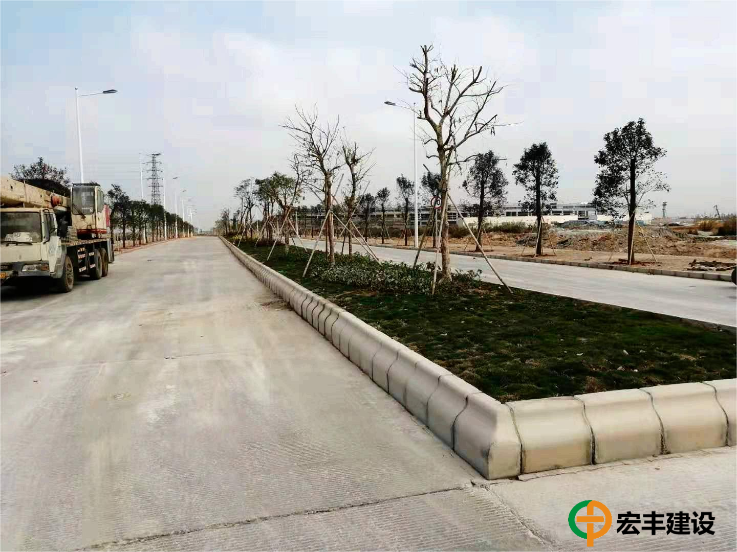 廣東軌道交通產(chǎn)業(yè)園二期道路、給排水、照明、交安工程